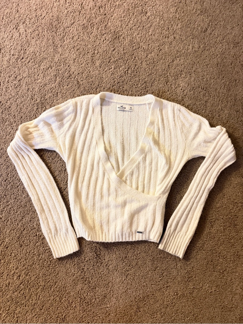 Hollister While Ribbed V-Neck Sweater